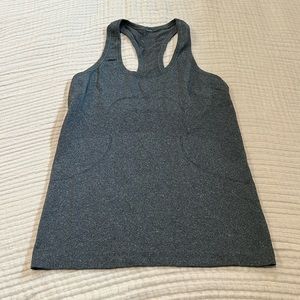 Lululemon swiftly tech racerback tank in heathered gray • size 6